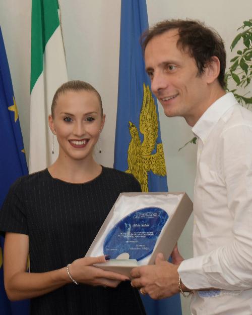 Massimiliano Fedriga, governatore del Friuli Venezia Giulia, con Silvia Stibilj, più volte campionessa mondiale di Pattinaggio artistico